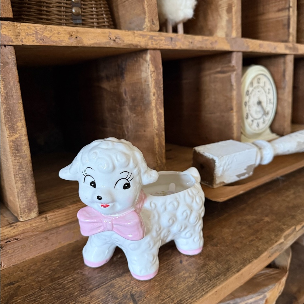 Brand NWT DW Home Adorable Baby Lamb Candle in Scent Garden Party